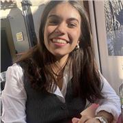 Soy una estudiante de periodismo en la UPF. Doy clases de ingles para primaria y secundaria, todos los niveles excepto C2.